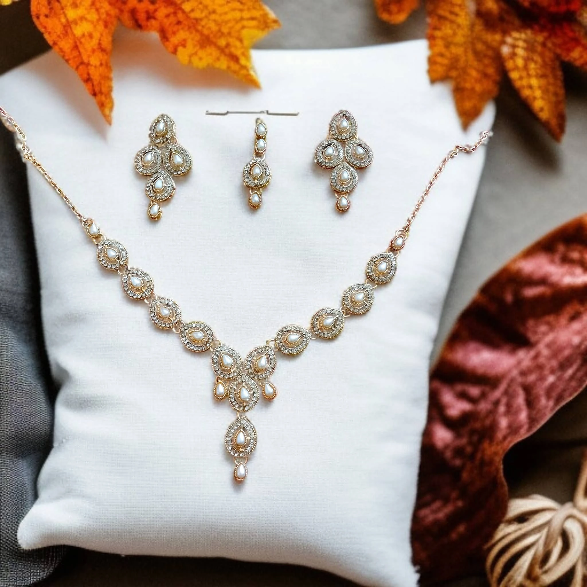 Buy Golden colour jewellery set with necklace , earrings and tikka at best price in pakistan